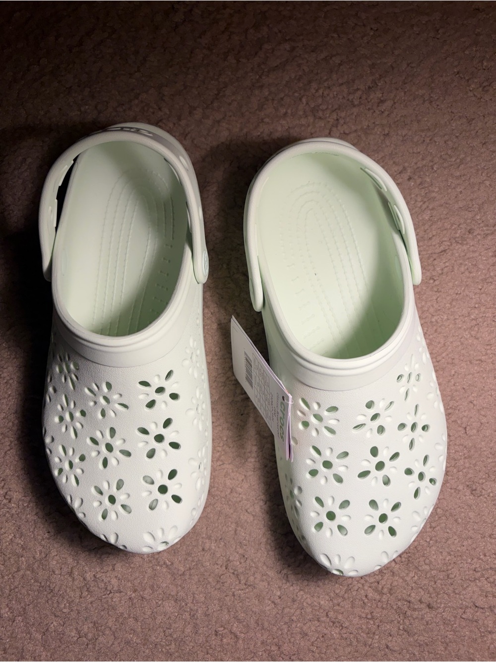 CROCS 💚 floral laser cut Light Mint Foam Clogs with Flower Cutouts NWT - Picture 5 of 8